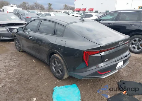 2025 Kia K4 Lxs z USA, uszkodzony, nr VIN 3KPFT4DE7SE213102